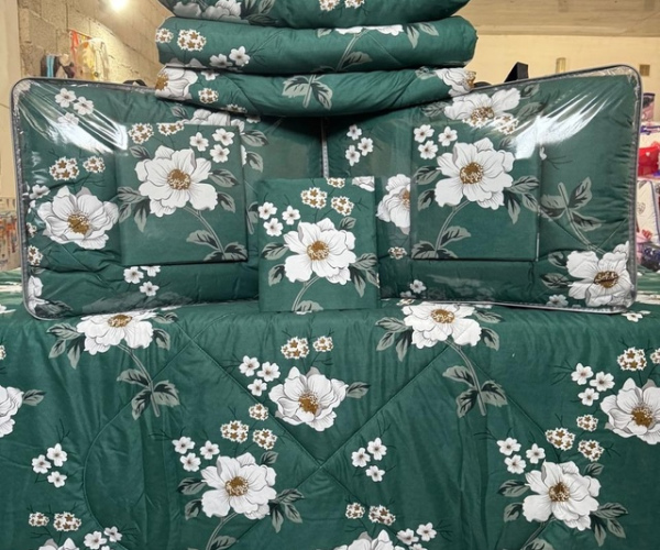 Комплект постельного белья с готовым одеялом, подушками и простыней (2)