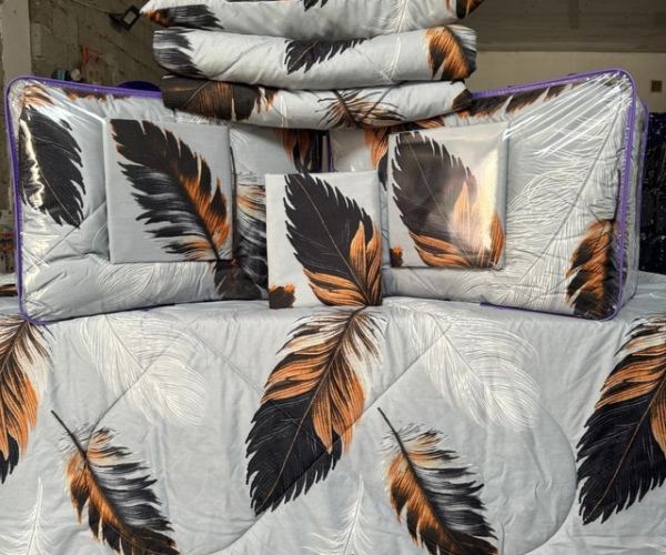 Комплект постельного белья с готовым одеялом, подушками и простыней (1)